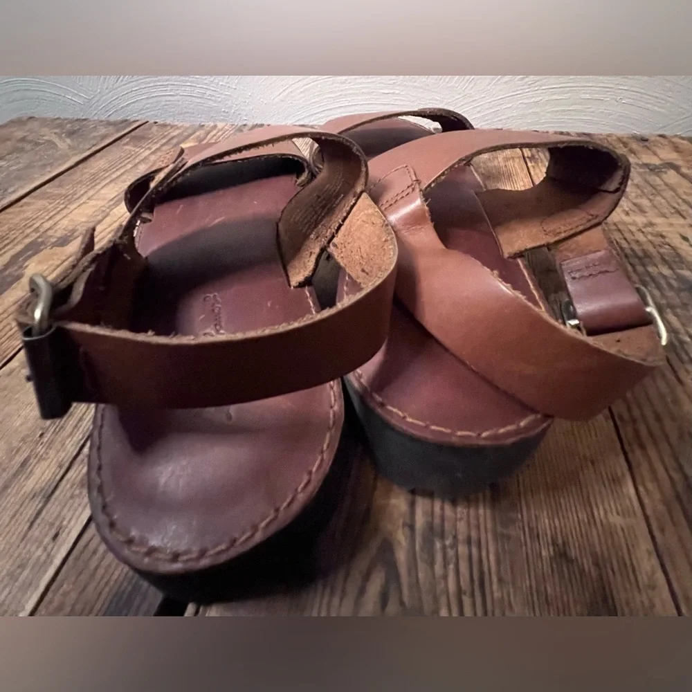 Eddie Bauer Women’s Size 10 Buckle Sandals